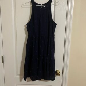 Sleeveless tiered swing dress - Size: Medium